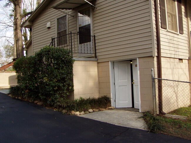 Photo - 106 Woodland Ct