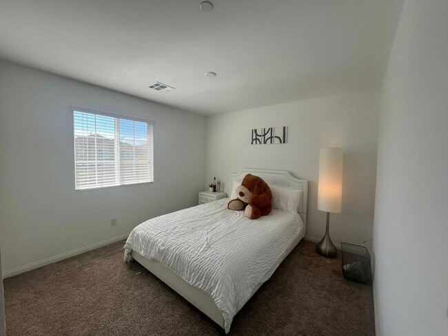 Photo - 854 Benning St