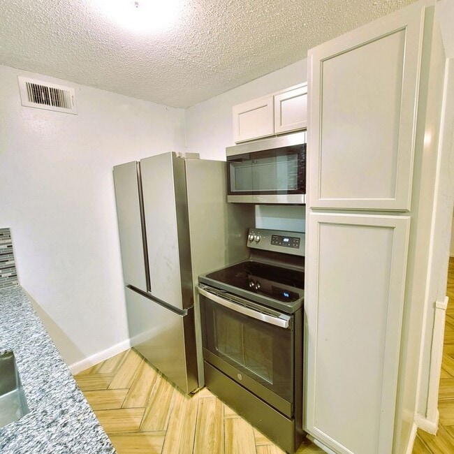 Photo - 1901 N 10th St Unit Apt 3