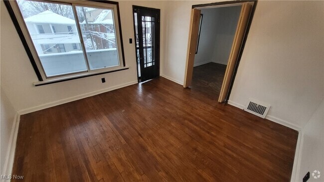 Building Photo - 15722 Halliday Ave Unit Upper Rental