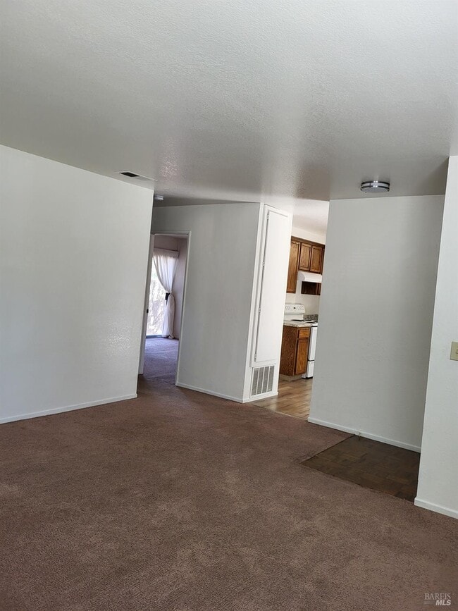 Building Photo - 2366 Pinercrest Dr Rental