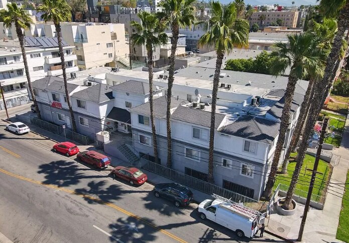 Sky View Apartment - 1540 N Bronson Ave Unit #1