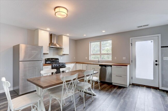 Photo - Smashing CU Campus 3bed/2bath/Top Floor Unit