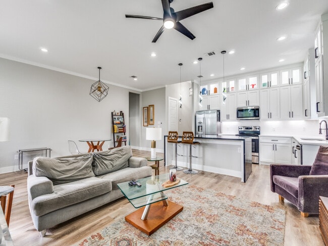 Photo - 1322 Strickland St