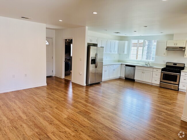 Building Photo - 6712 Cedros Ave Rental