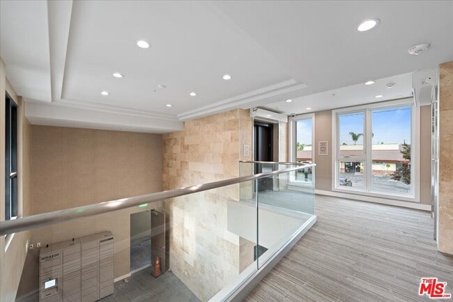 Photo - 860 E Valley Blvd