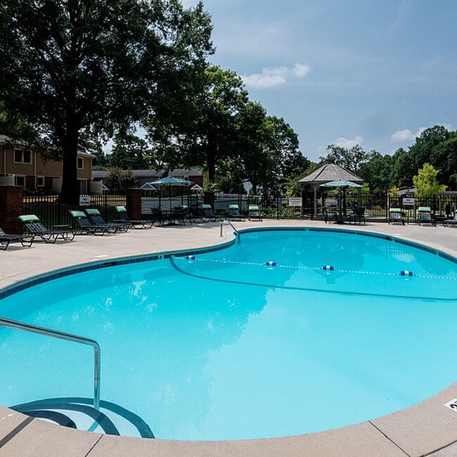 Building Photo - Gardens At Country Club