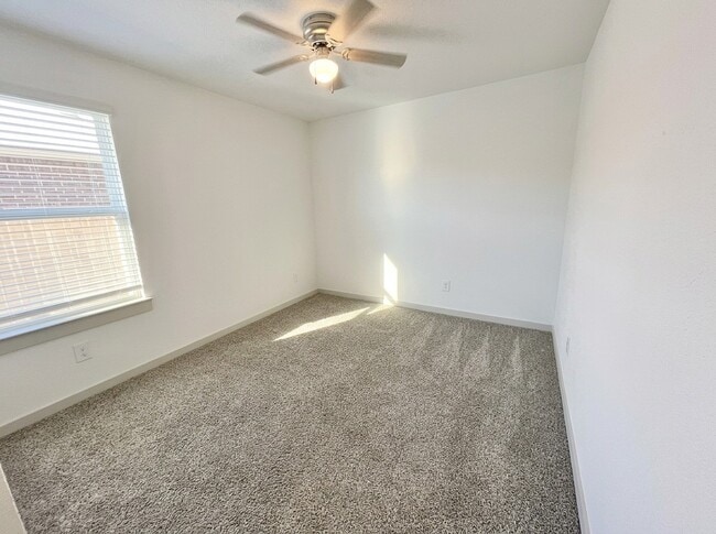 Photo - 6811 Fleetwood Crescent Wy