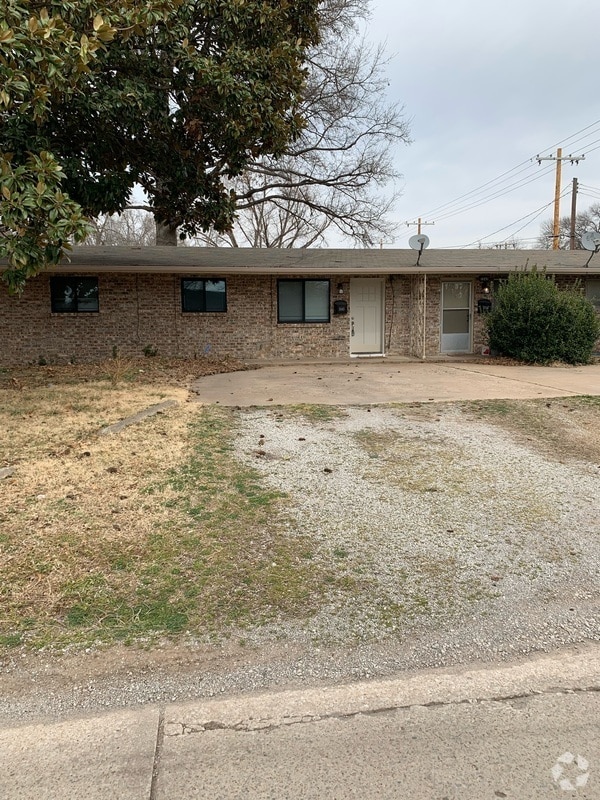 Building Photo - 1343 E 56th St Rental
