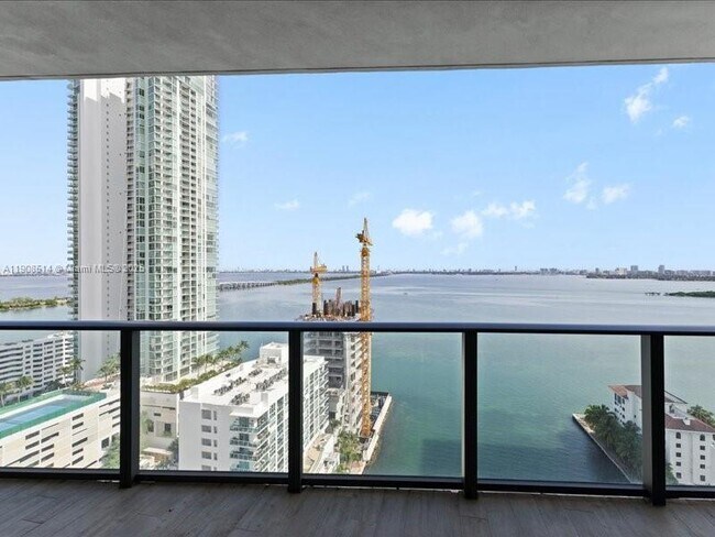 Photo - 460 NE 28th St