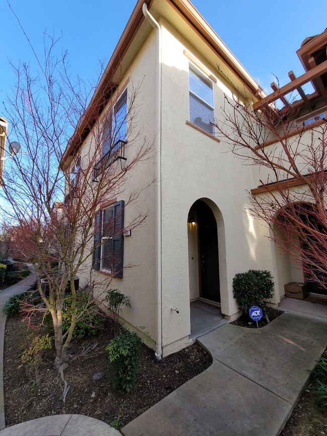 Elk Grove Condo Condo - Elk Grove Condo Condo