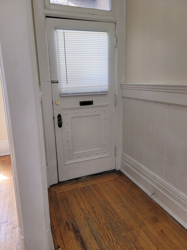Photo - 918-924 E Knapp St