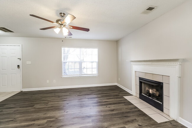 Photo - 1833 Cagney St