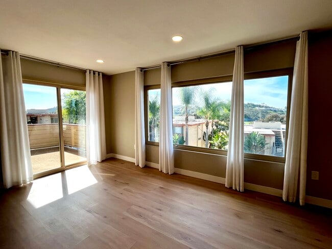 Photo - 6824 Hyde Park Dr Unit E