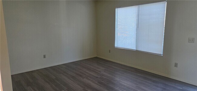 1319 Oakwood Dr W Unit 11