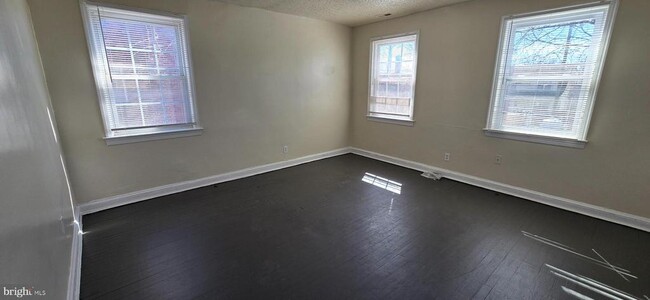 Building Photo - 604 Mellon St SE Rental