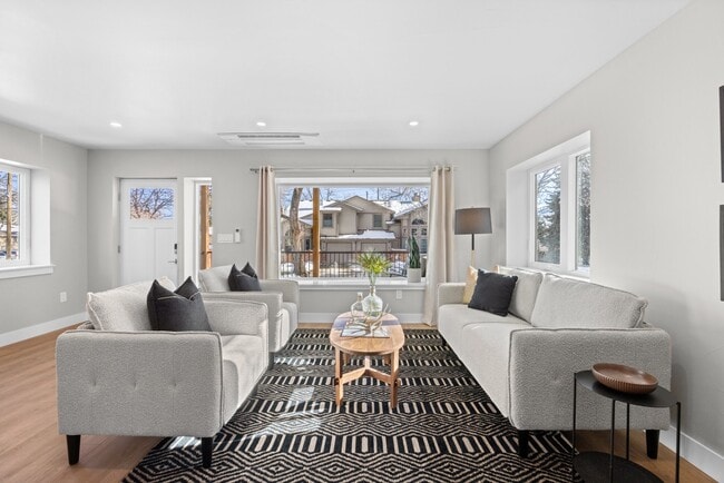 Photo - 1112 Miller Pl