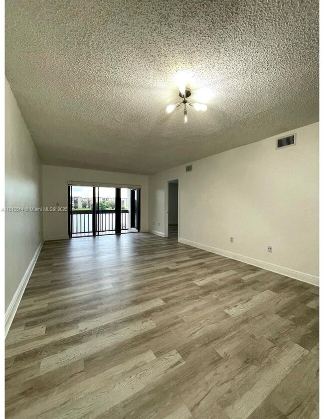 Photo - 8875 Fontainebleau Blvd Unidad 202 Rental