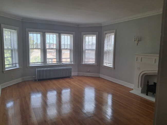 Photo - 8808 S Blackstone Ave Unit 3