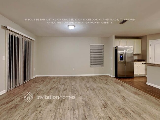 Photo - 6835 Langford St