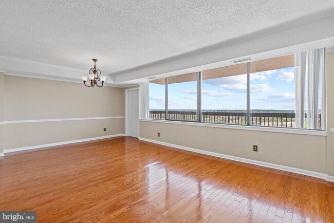 Photo - 3709 S George Mason Dr Unidad 1609 - EAST