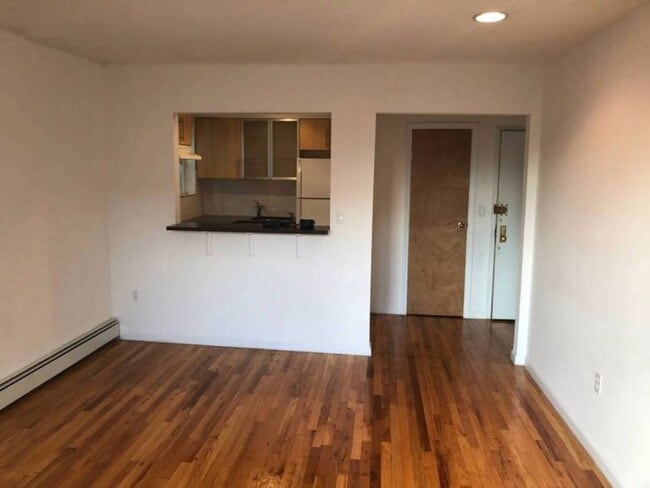 Photo - 43-10 58th St
