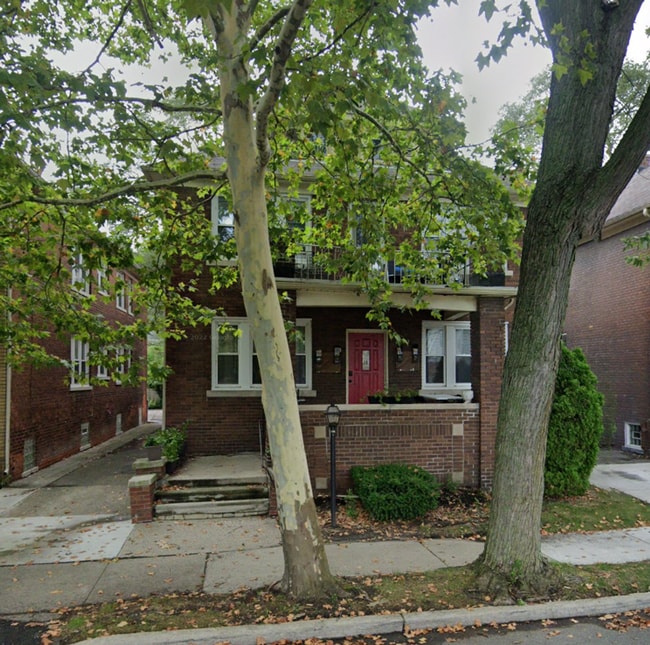 Building Photo - 837 Beaconsfield Ave Unit 2N