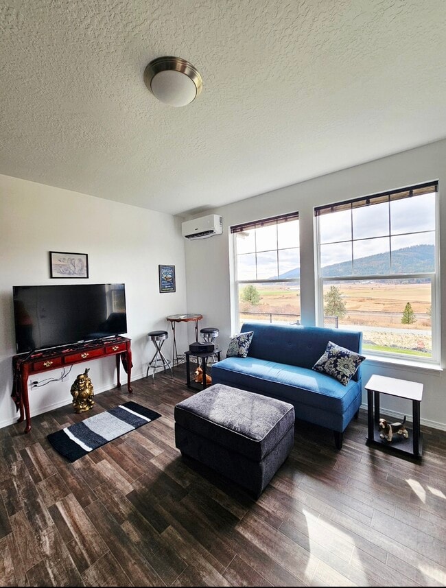 Photo - 203 Maven Wy