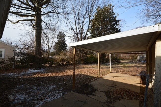 Photo - 2 Bedroom 1 Bathroom House with a Fenced-in Yard!