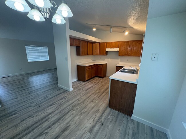 Photo - 13193 Quivas St