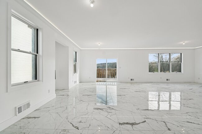 Photo - 19 Mountain Ave