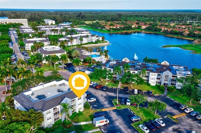 Building Photo - 8650 SW 212th St Unit 303