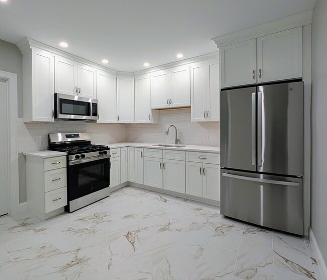 Building Photo - 121 Whitman St Unit 1