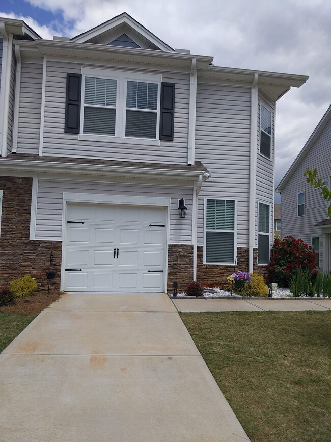 Photo - 25 Planters Pl