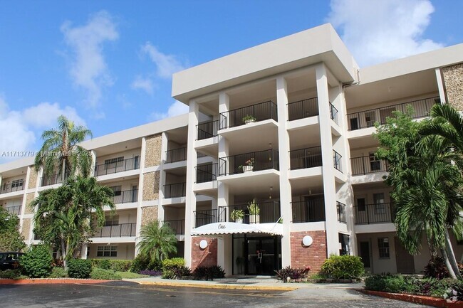 Building Photo - 2900 N Palm Aire Dr Unit 108 Rental