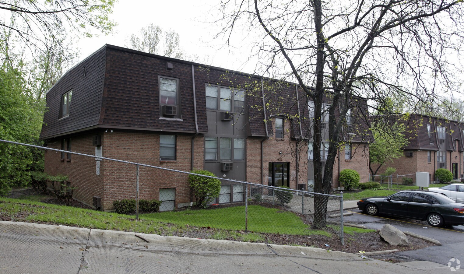 Western Glen - Western Glen Apartments