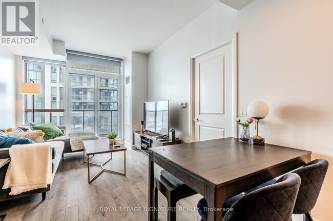 Photo - 17 Zorra St Unit 1911