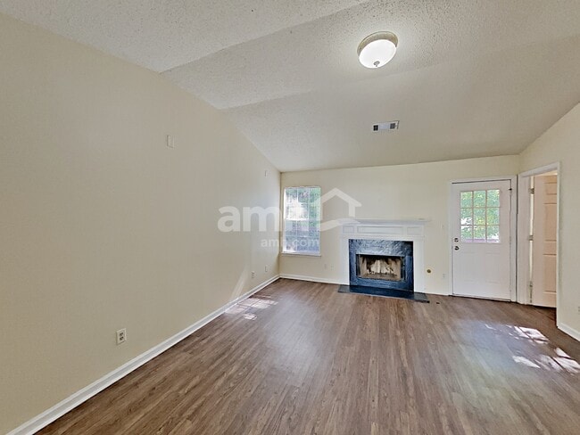 Photo - 271 Village Dr