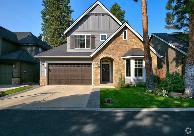 Building Photo - Gorgeous, Bright 4 Bedroom Home in SW Bend!
