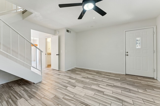 Photo - 4901 E Kelton Ln