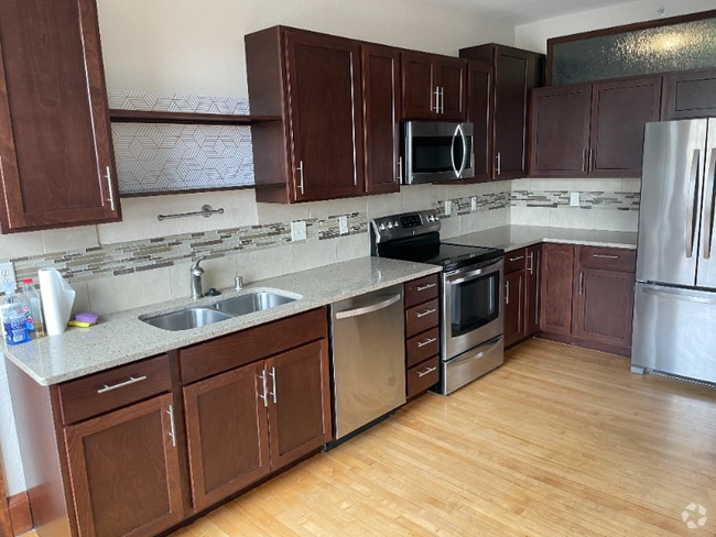 Building Photo - 806 N Monroe St Unit 305 Rental