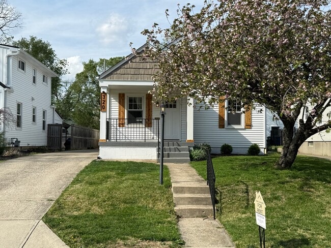 Building Photo - 320 Rosslyn Ave