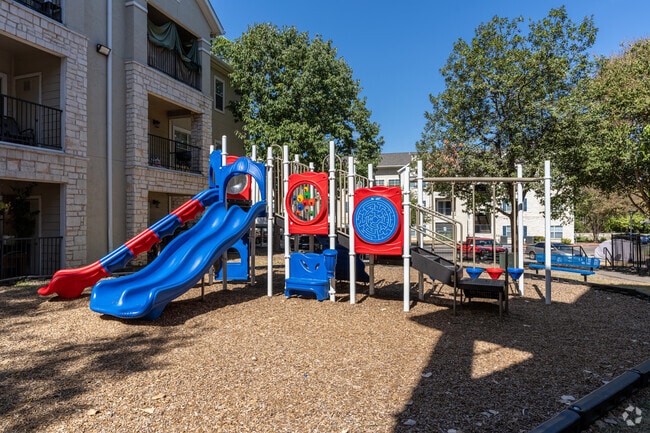 Patio de juegos - Acclaim at South Congress