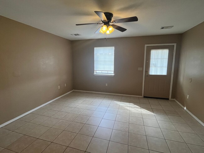 Photo - 502-504 Quay Street Unidad 502