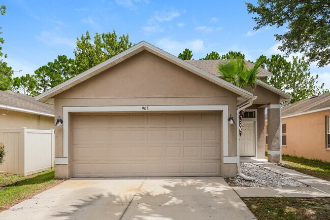 Building Photo - 908 Larwood Pine Dr