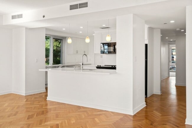 Photo - 975 Memorial Dr Unit 412