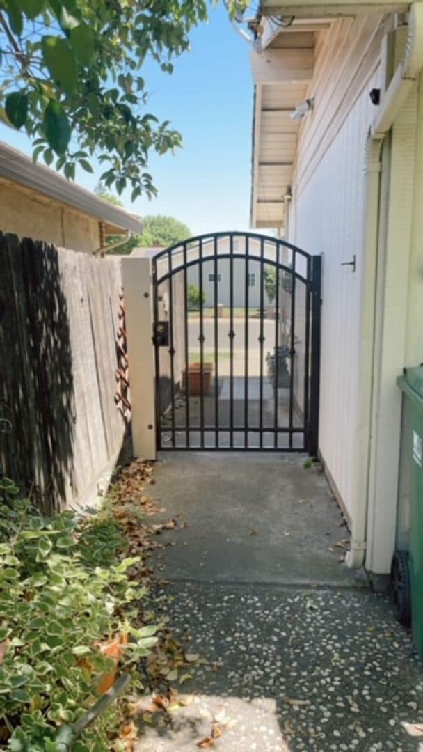 Photo - 8817 Littleoaks Way Unidad 1