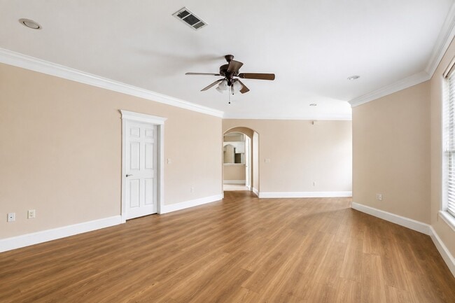 Photo - 108 Harbour Town Cir