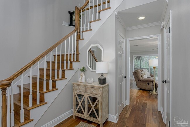 Photo - 405 Canterbury Ln