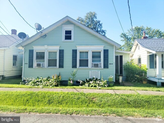 Building Photo - 212 Jefferson St Rental